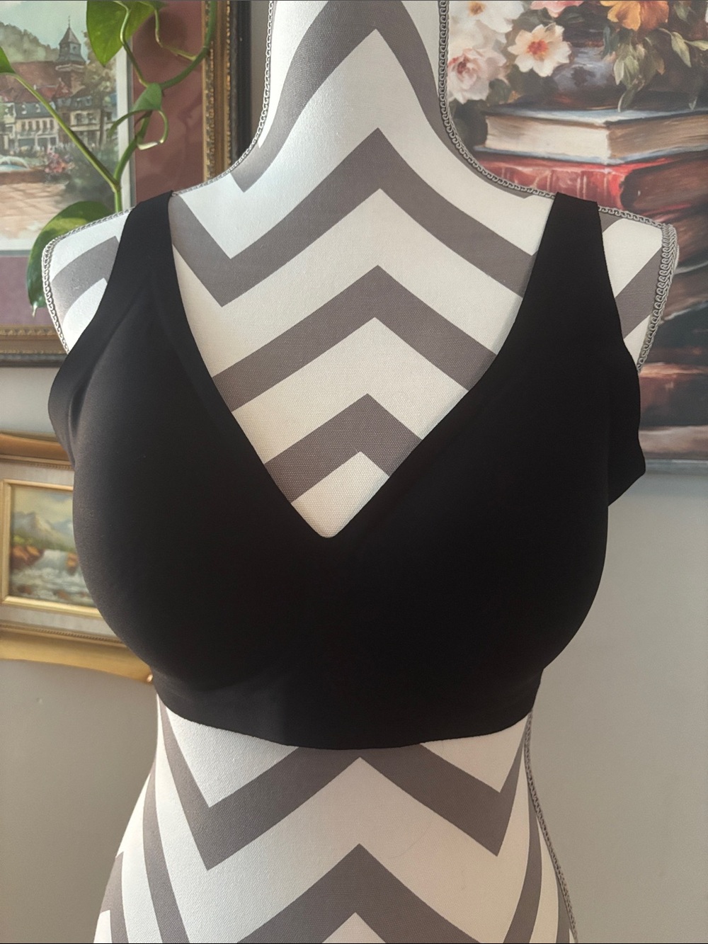 Wireless V-Neck Comfort Bra - Black